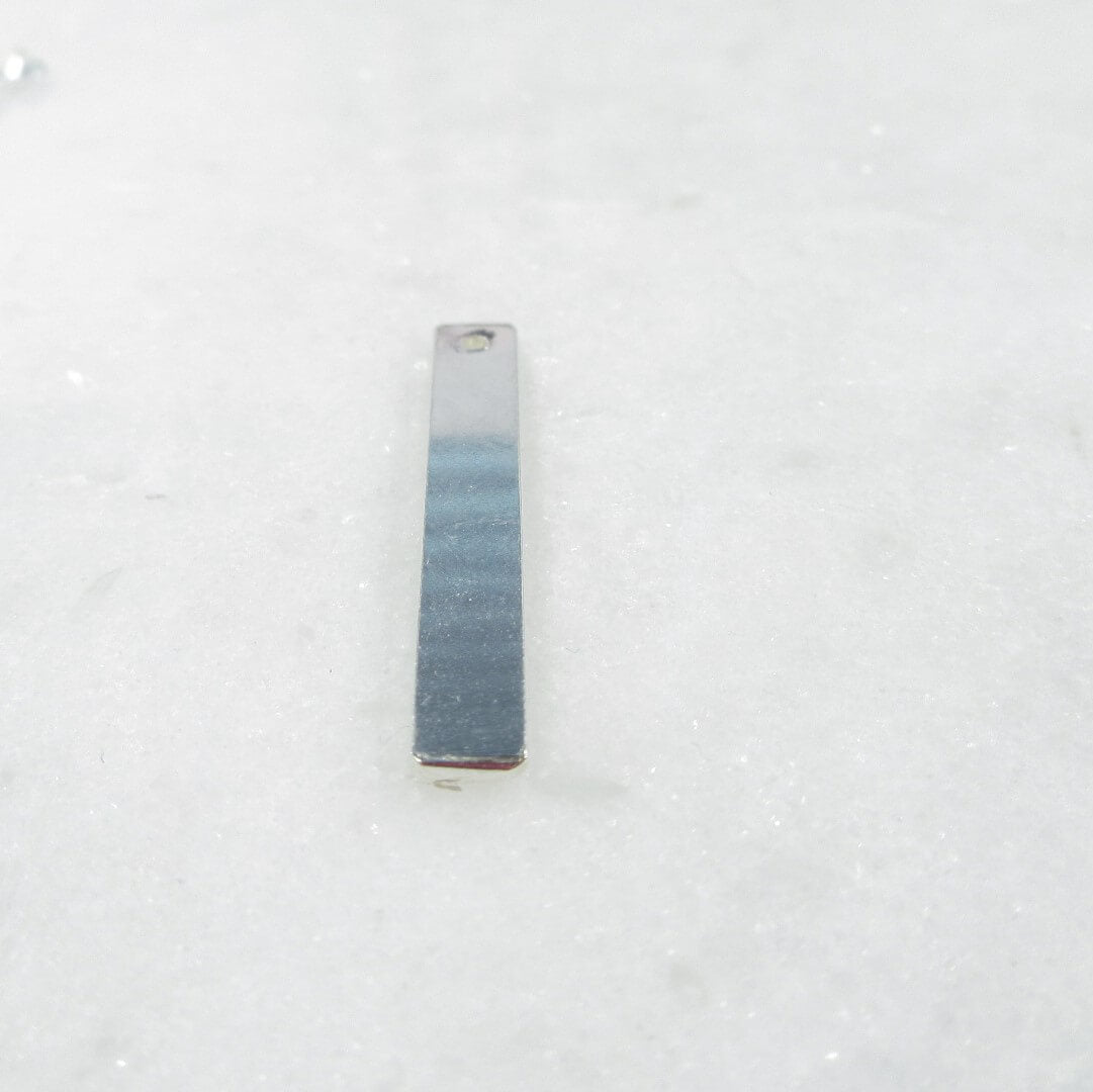 side view wide flat 2mm bar single hole