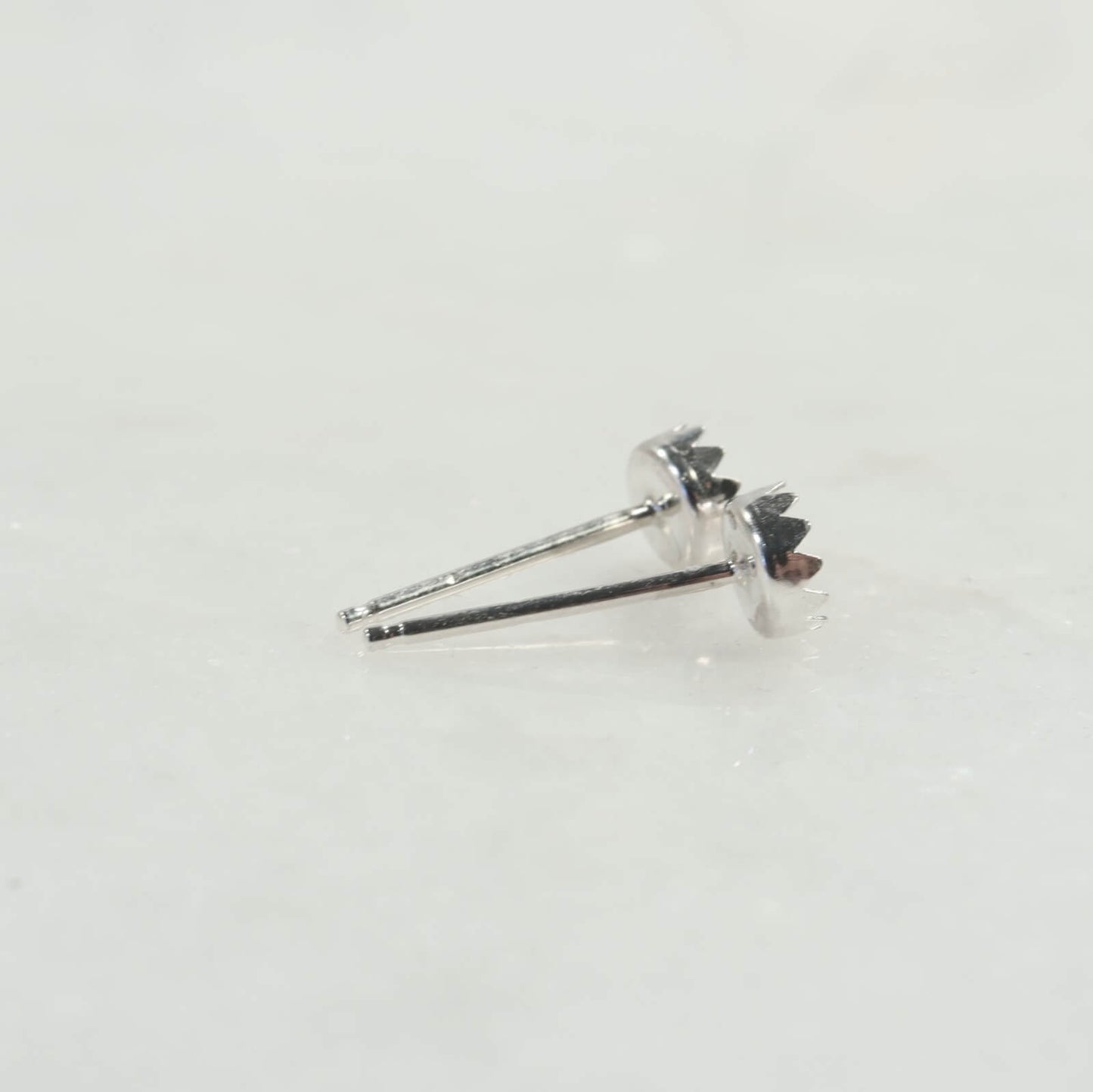 stud earring settings serrated