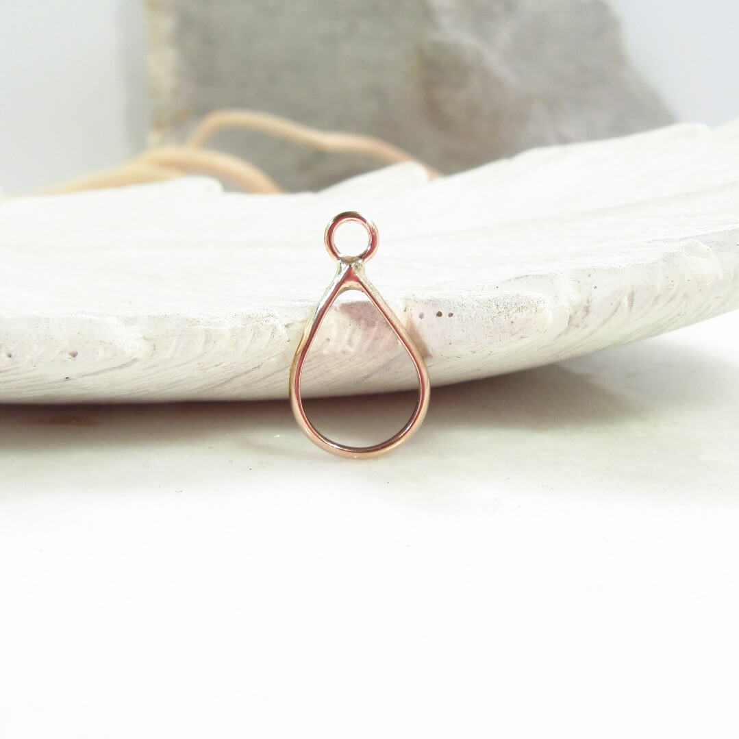 gold drop resin bezel setting