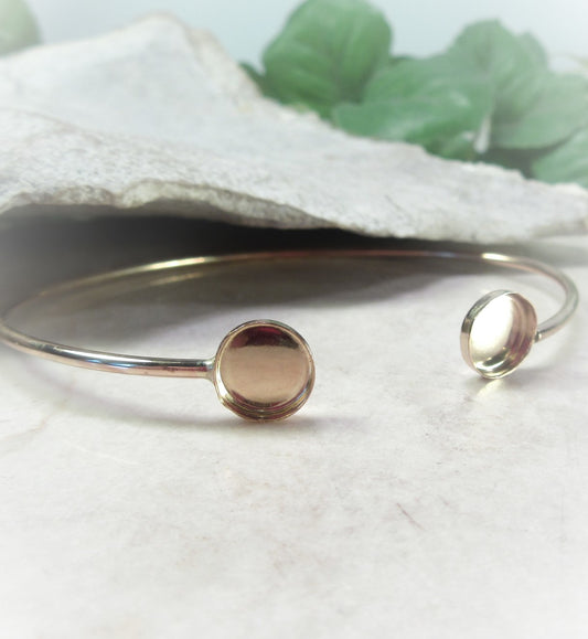 round bezel cup bracelet