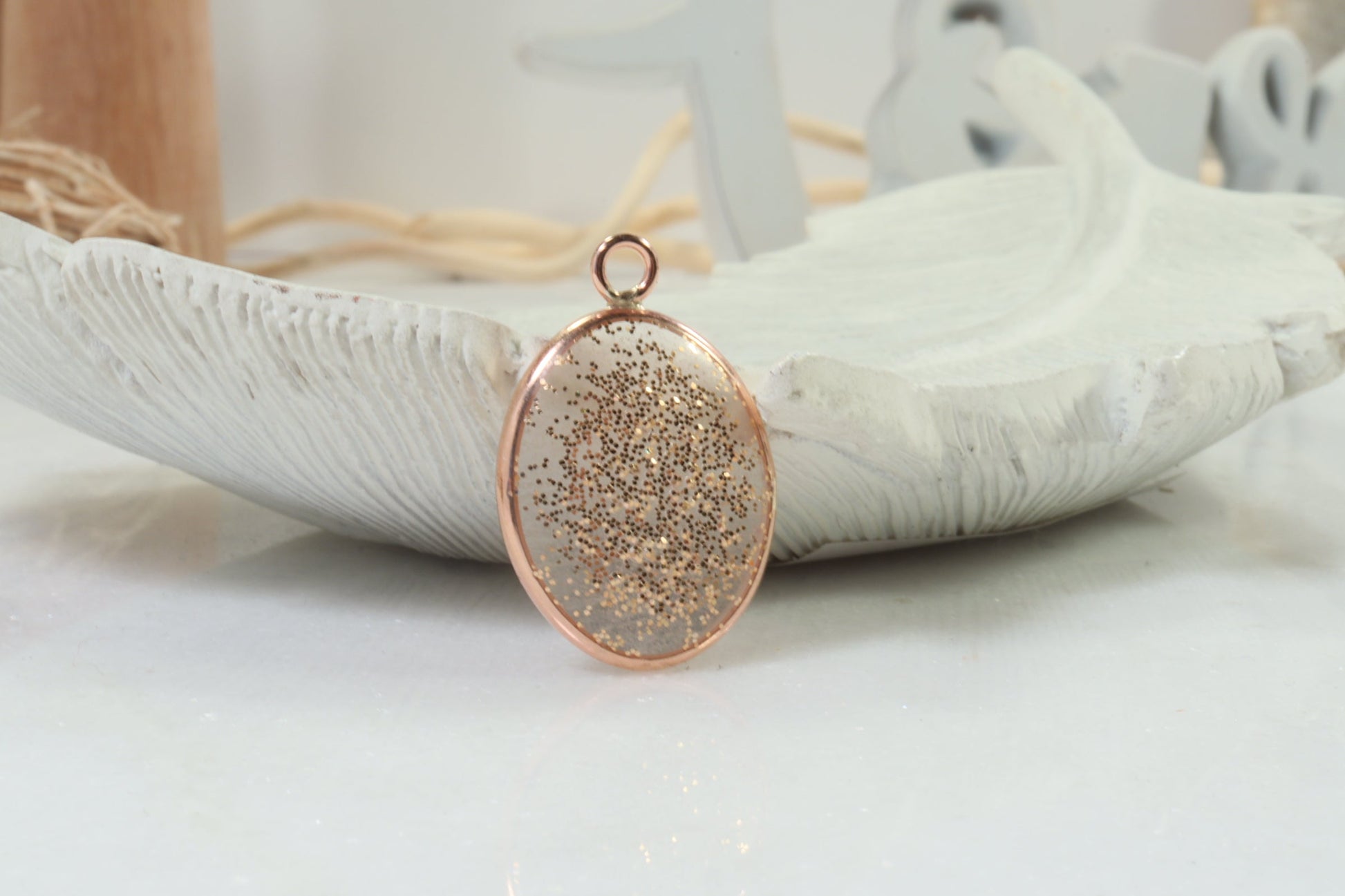 resin jewelry pendant 