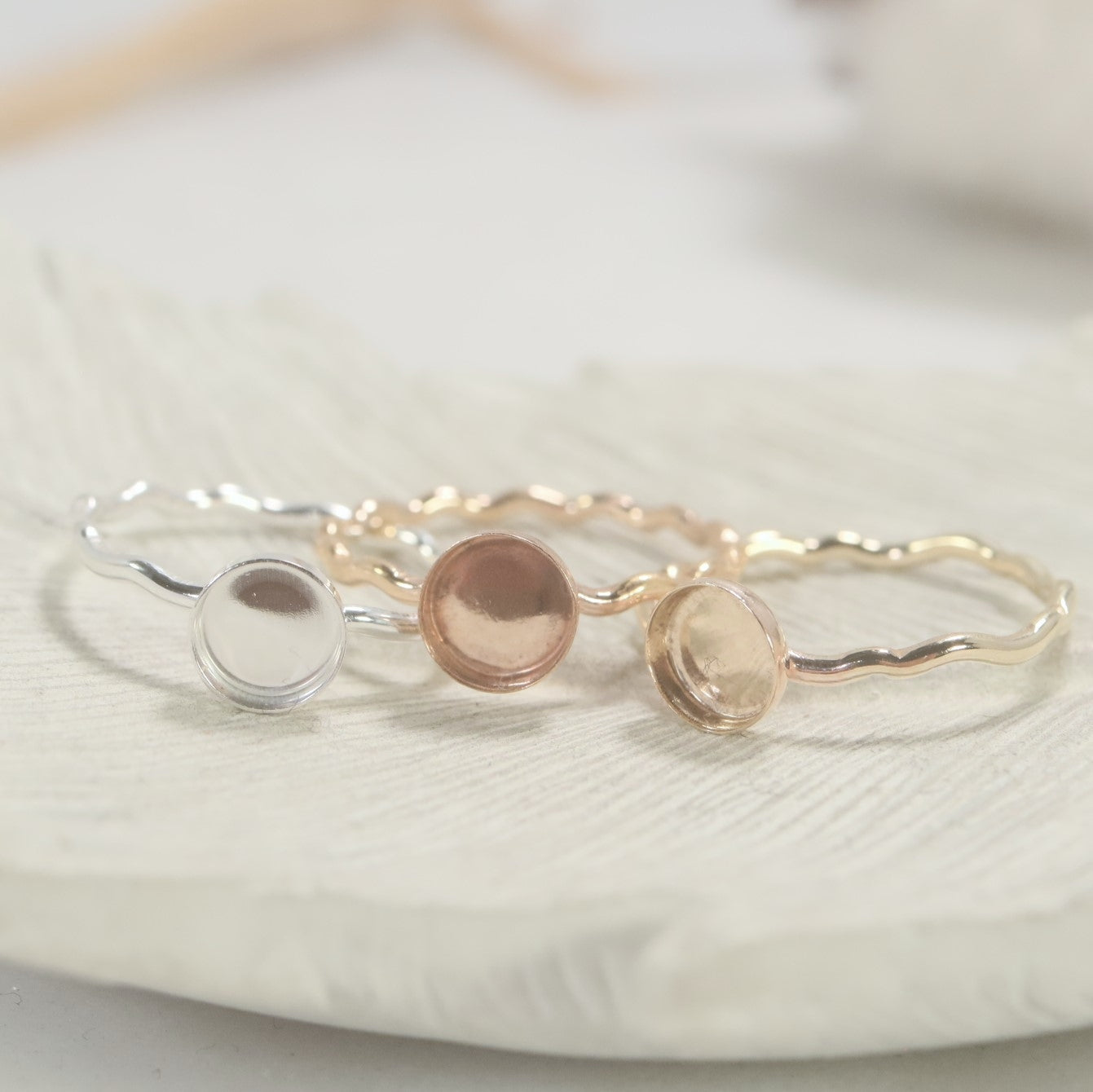 group pattern band bezel cup ring setting