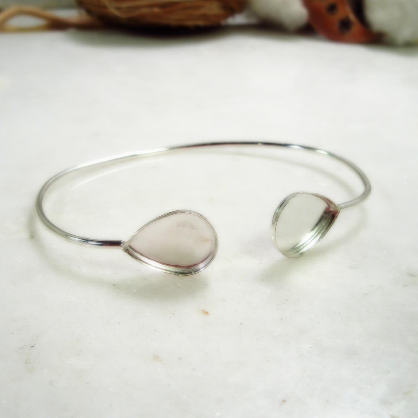 side view silver bracelet setting
